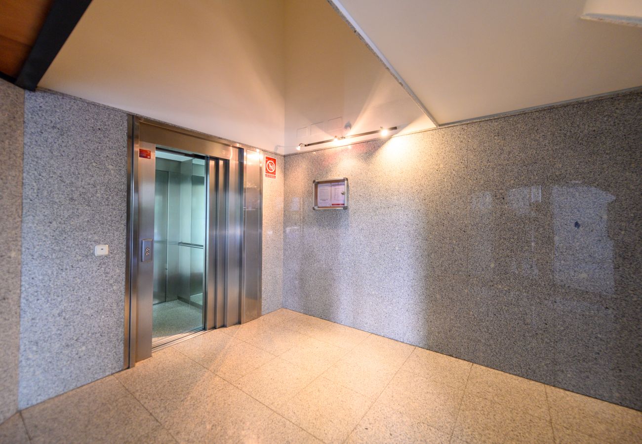 Apartamento em Madrid - Moderno Apartamento Familiar con Terraza y Piscina en Madrid .Temporal Apartamento em Madrid - Moderno Apartamento Familiar con Terraza y Piscina en Madrid .Temporal