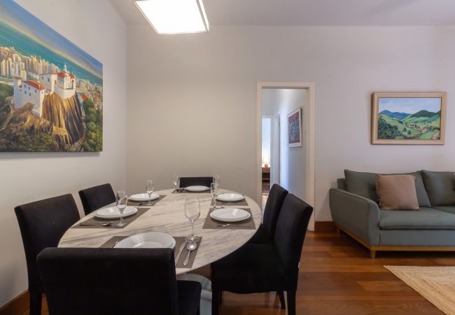 Apartamento em Rio de Janeiro - Próximo do metrô e 10 minutos da praia | MFB302 Apartamento em Rio de Janeiro - Próximo do metrô e 10 minutos da praia | MFB302