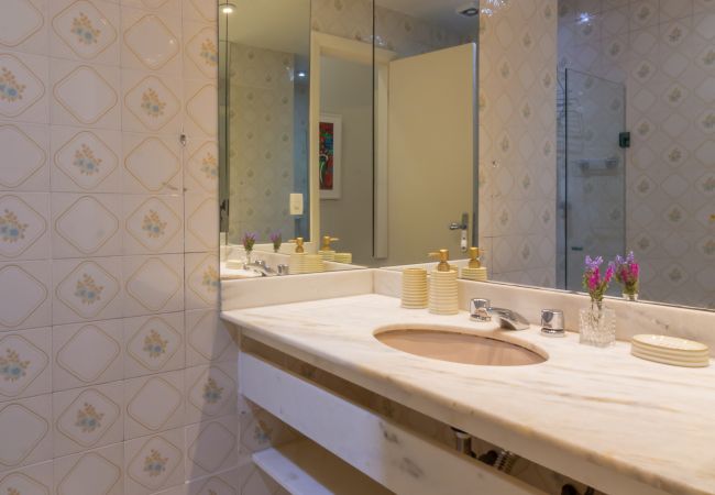 Apartamento em Rio de Janeiro - Próximo do metrô e 10 minutos da praia | MFB302 Apartamento em Rio de Janeiro - Próximo do metrô e 10 minutos da praia | MFB302