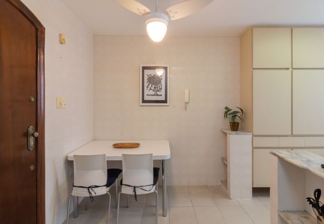 Apartamento em Rio de Janeiro - Próximo do metrô e 10 minutos da praia | MFB302 Apartamento em Rio de Janeiro - Próximo do metrô e 10 minutos da praia | MFB302