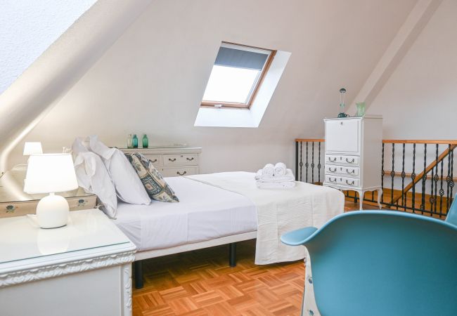 Apartamento em Madrid -  Dúplex Ático con Espectaculares Vistas al Parque en Tetuán. Temporal  Apartamento em Madrid -  Dúplex Ático con Espectaculares Vistas al Parque en Tetuán. Temporal