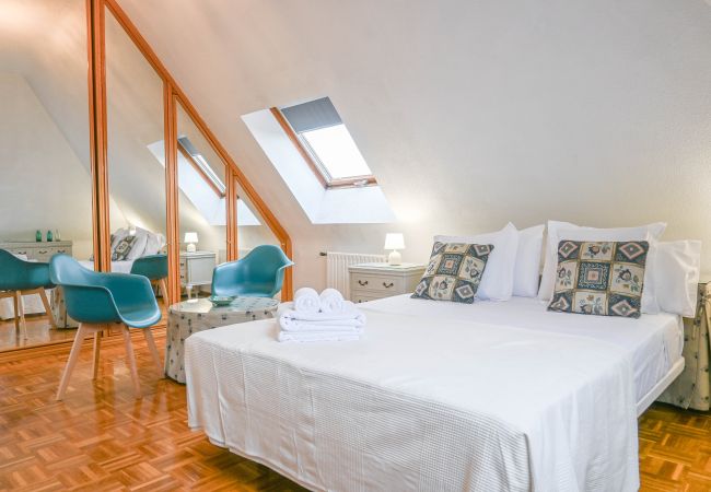 Apartamento em Madrid -  Dúplex Ático con Espectaculares Vistas al Parque en Tetuán. Temporal  Apartamento em Madrid -  Dúplex Ático con Espectaculares Vistas al Parque en Tetuán. Temporal