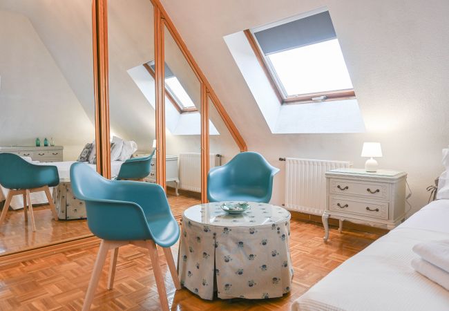 Apartamento em Madrid -  Dúplex Ático con Espectaculares Vistas al Parque en Tetuán. Temporal  Apartamento em Madrid -  Dúplex Ático con Espectaculares Vistas al Parque en Tetuán. Temporal