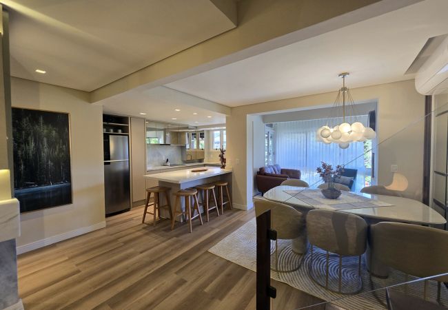 Apartamento em Gramado - NOVO! Duplex 4D (3 suites) a 600m da Rua Coberta
