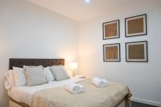 Apartamento em Madrid -  Amplio Apartamento con Balcón en Calle Santa Engracia, Chamberí  