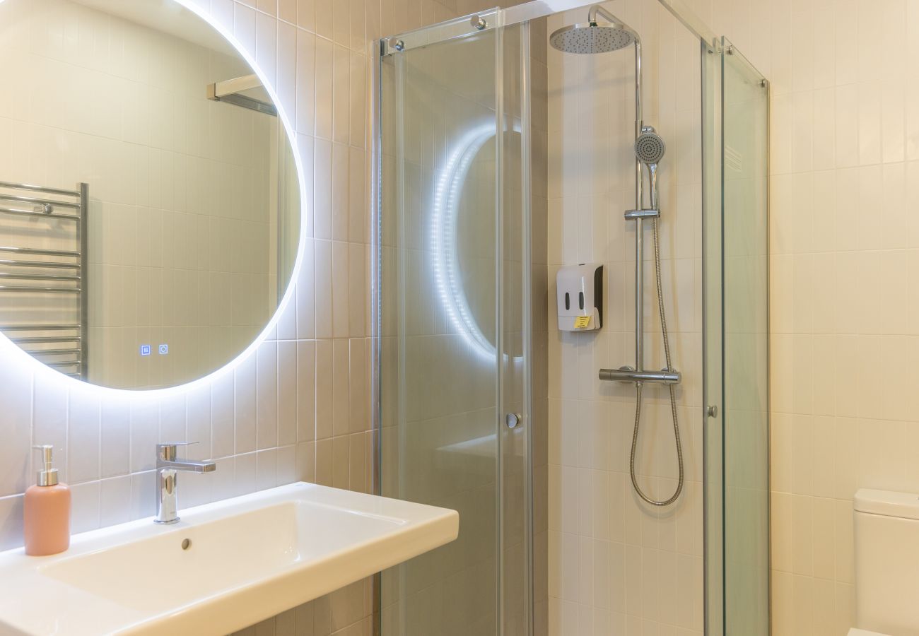 Estúdio em Madrid - Liria: Un Espacio de Elegancia y Confort en el Corazón de la Ciudad Estúdio em Madrid - Liria: Un Espacio de Elegancia y Confort en el Corazón de la Ciudad