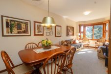 Apartamento em Gramado - NOVO! Aconchegante duplex 2D (2 banhos) a 1km da R Coberta!