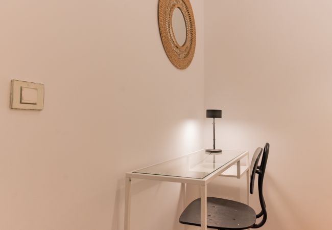 Apartamento em Madrid - Elegante y luminoso piso en el corazón de Chamberí: Con balcones y amplios espacios Apartamento em Madrid - Elegante y luminoso piso en el corazón de Chamberí: Con balcones y amplios espacios