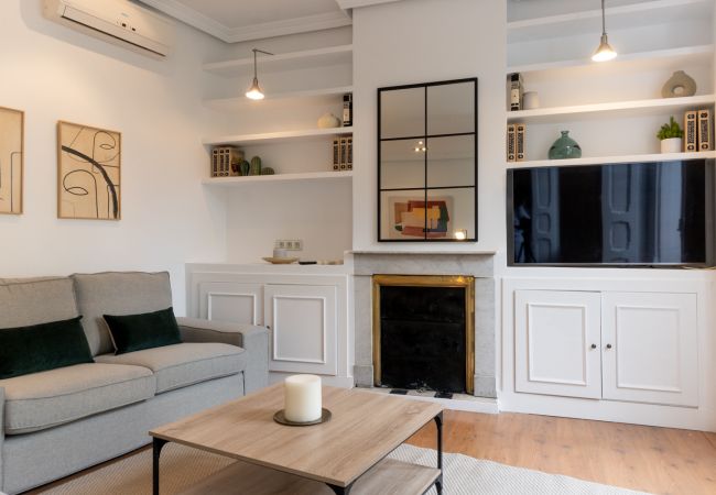 Apartamento em Madrid - Elegante y luminoso piso en el corazón de Chamberí: Con balcones y amplios espacios Apartamento em Madrid - Elegante y luminoso piso en el corazón de Chamberí: Con balcones y amplios espacios
