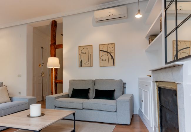 Apartamento em Madrid - Elegante y luminoso piso en el corazón de Chamberí: Con balcones y amplios espacios Apartamento em Madrid - Elegante y luminoso piso en el corazón de Chamberí: Con balcones y amplios espacios