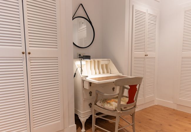 Apartamento em Madrid - Elegante y luminoso piso en el corazón de Chamberí: Con balcones y amplios espacios Apartamento em Madrid - Elegante y luminoso piso en el corazón de Chamberí: Con balcones y amplios espacios