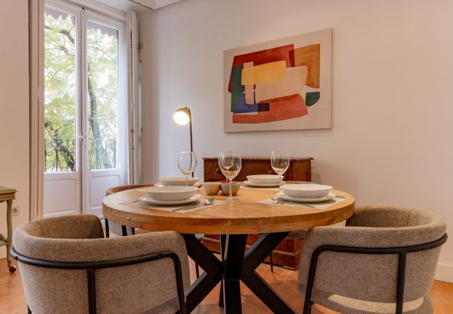 Apartamento em Madrid - Elegante y luminoso piso en el corazón de Chamberí: Con balcones y amplios espacios