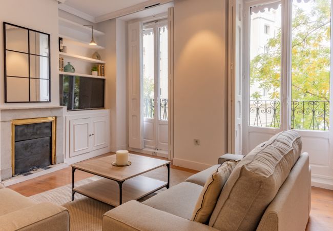 Apartamento em Madrid - Elegante y luminoso piso en el corazón de Chamberí: Con balcones y amplios espacios Apartamento em Madrid - Elegante y luminoso piso en el corazón de Chamberí: Con balcones y amplios espacios