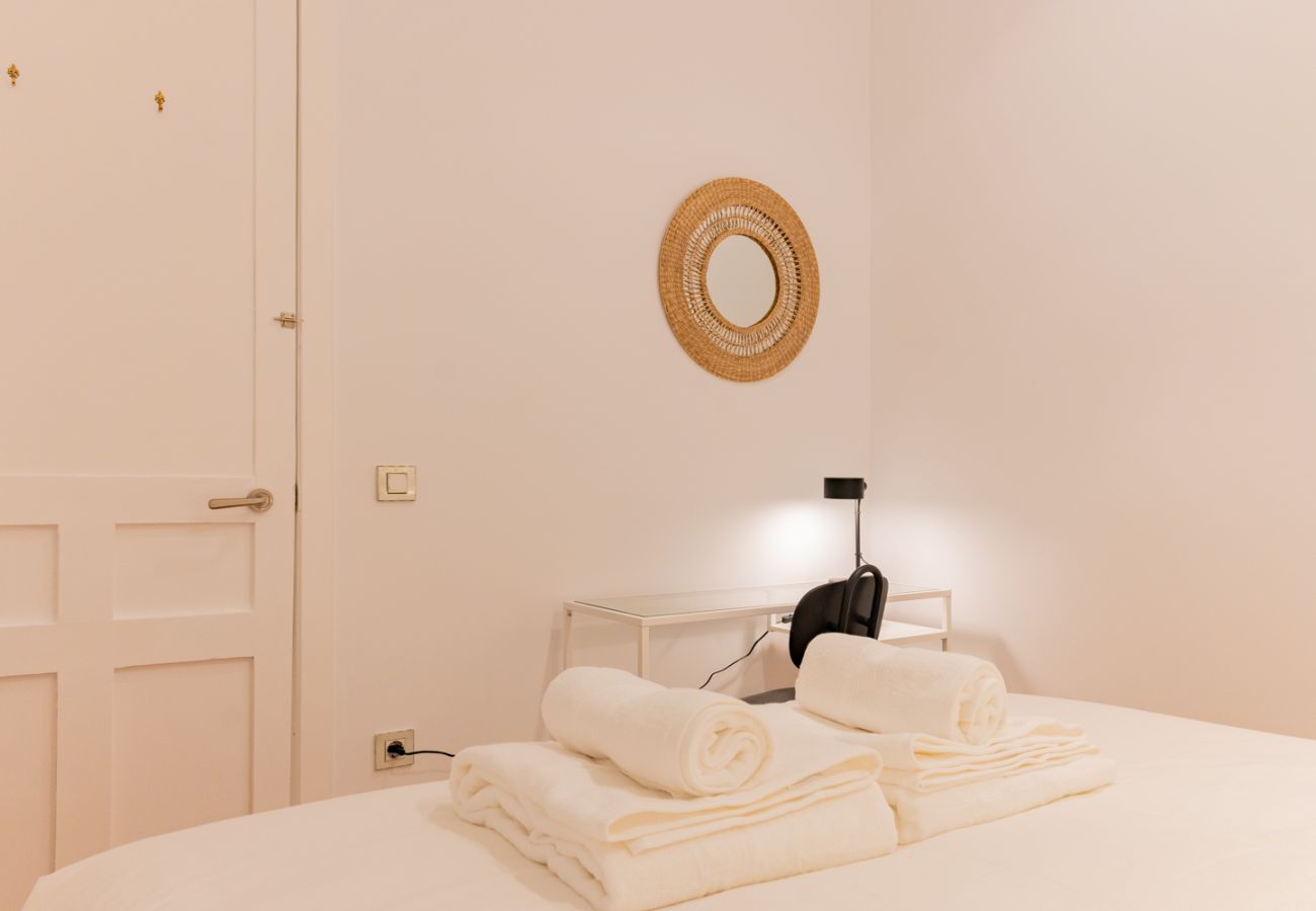 Apartamento em Madrid - Elegante y luminoso piso en el corazón de Chamberí: Con balcones y amplios espacios Apartamento em Madrid - Elegante y luminoso piso en el corazón de Chamberí: Con balcones y amplios espacios