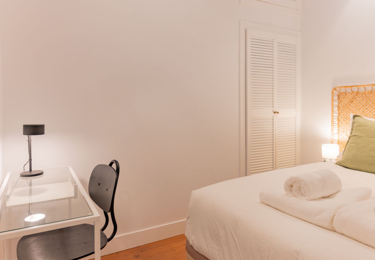 Apartamento em Madrid - Elegante y luminoso piso en el corazón de Chamberí: Con balcones y amplios espacios Apartamento em Madrid - Elegante y luminoso piso en el corazón de Chamberí: Con balcones y amplios espacios