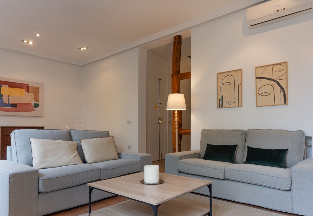 Apartamento em Madrid - Elegante y luminoso piso en el corazón de Chamberí: Con balcones y amplios espacios Apartamento em Madrid - Elegante y luminoso piso en el corazón de Chamberí: Con balcones y amplios espacios