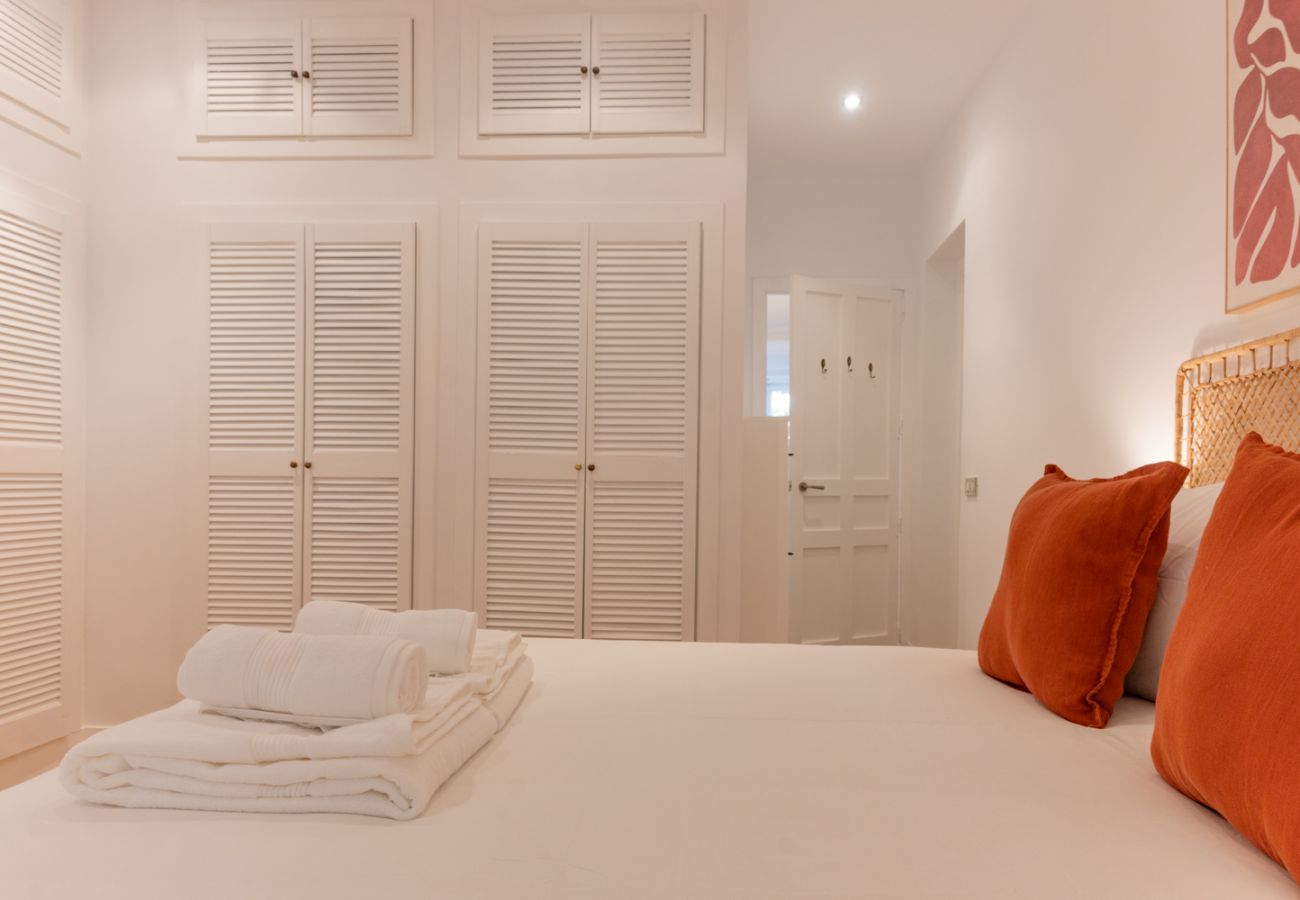 Apartamento em Madrid - Elegante y luminoso piso en el corazón de Chamberí: Con balcones y amplios espacios Apartamento em Madrid - Elegante y luminoso piso en el corazón de Chamberí: Con balcones y amplios espacios