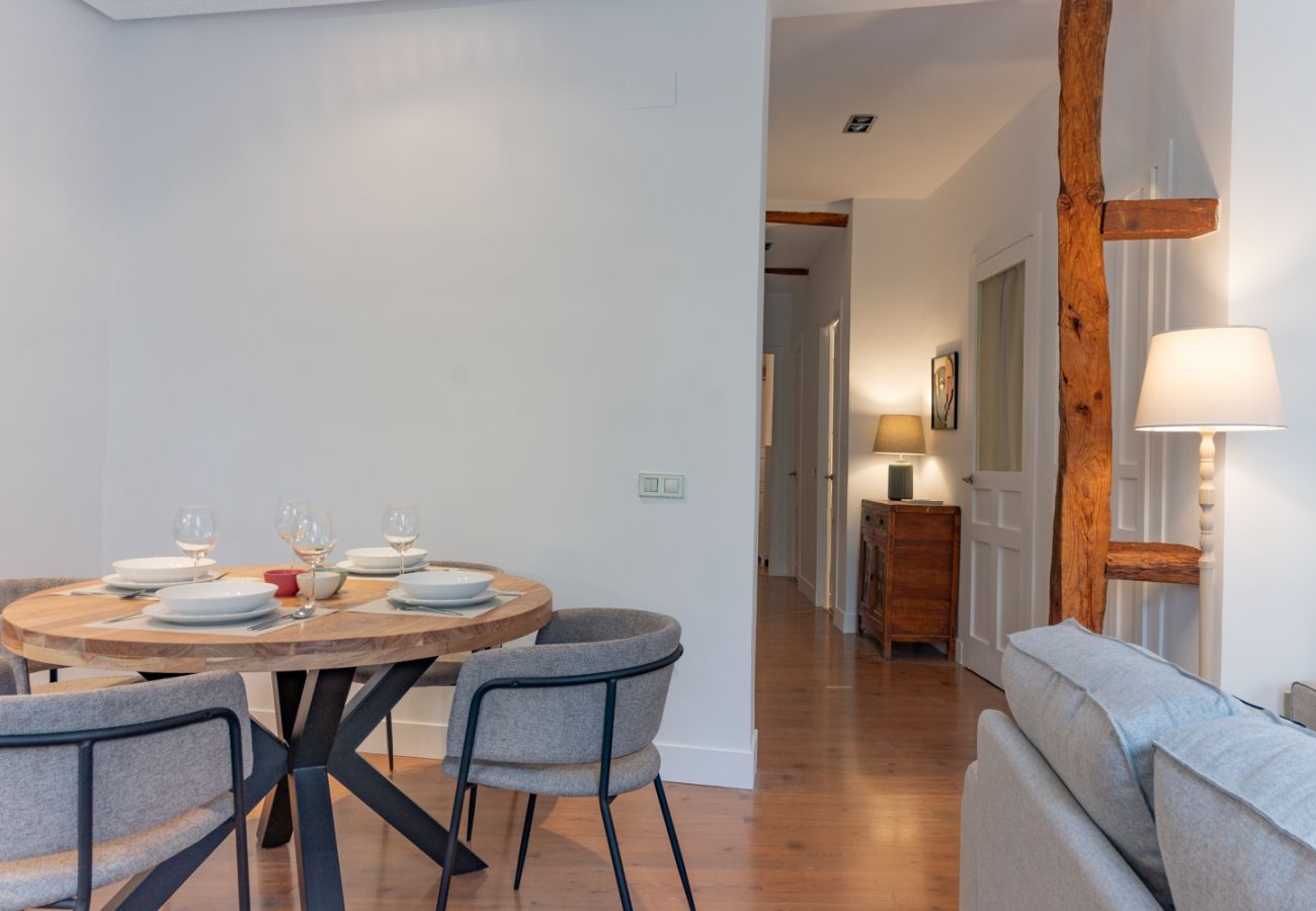 Apartamento em Madrid - Elegante y luminoso piso en el corazón de Chamberí: Con balcones y amplios espacios Apartamento em Madrid - Elegante y luminoso piso en el corazón de Chamberí: Con balcones y amplios espacios