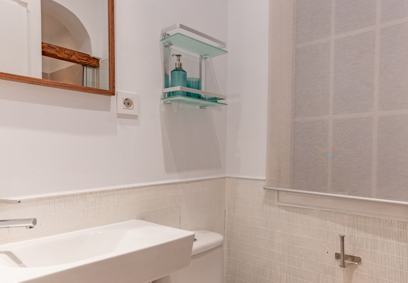 Apartamento em Madrid - Elegante y luminoso piso en el corazón de Chamberí: Con balcones y amplios espacios Apartamento em Madrid - Elegante y luminoso piso en el corazón de Chamberí: Con balcones y amplios espacios