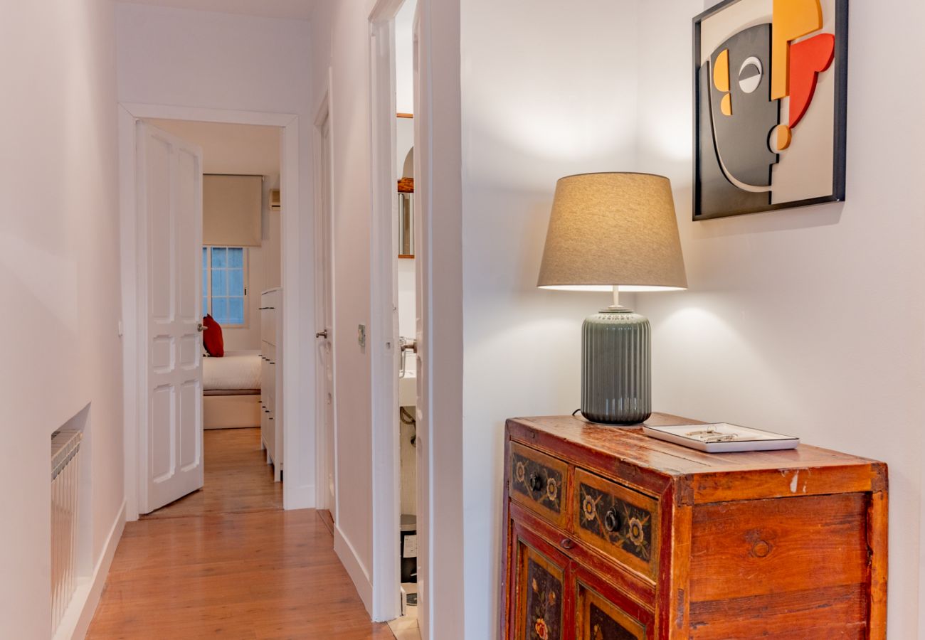 Apartamento em Madrid - Elegante y luminoso piso en el corazón de Chamberí: Con balcones y amplios espacios Apartamento em Madrid - Elegante y luminoso piso en el corazón de Chamberí: Con balcones y amplios espacios