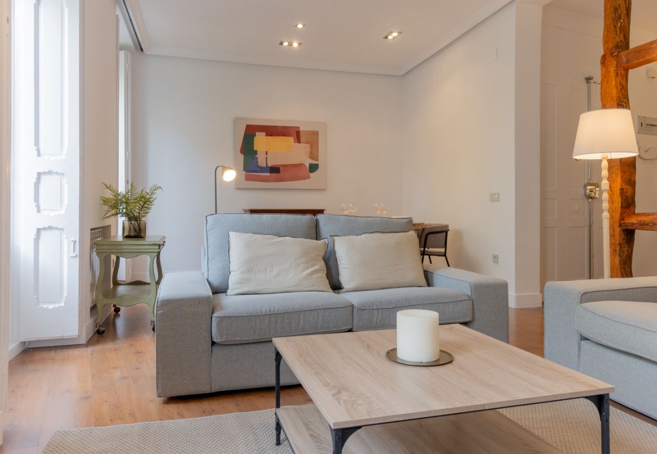 Apartamento em Madrid - Elegante y luminoso piso en el corazón de Chamberí: Con balcones y amplios espacios Apartamento em Madrid - Elegante y luminoso piso en el corazón de Chamberí: Con balcones y amplios espacios