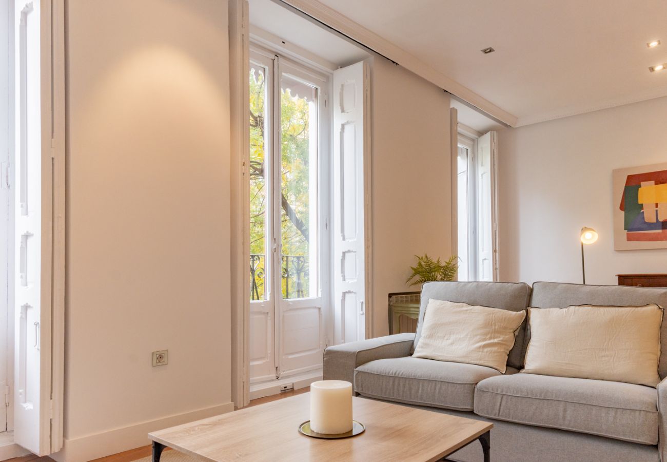 Apartamento em Madrid - Elegante y luminoso piso en el corazón de Chamberí: Con balcones y amplios espacios Apartamento em Madrid - Elegante y luminoso piso en el corazón de Chamberí: Con balcones y amplios espacios