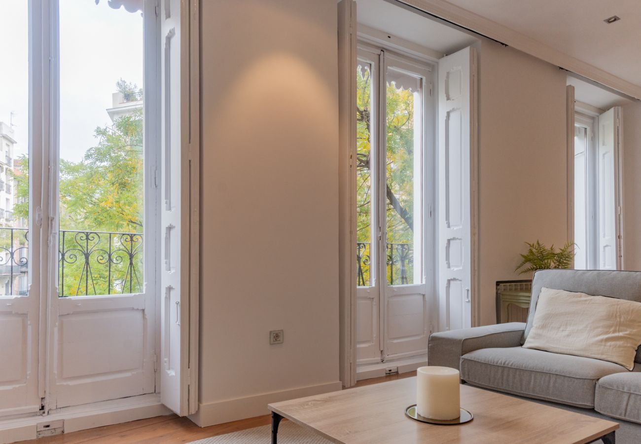 Apartamento em Madrid - Elegante y luminoso piso en el corazón de Chamberí: Con balcones y amplios espacios Apartamento em Madrid - Elegante y luminoso piso en el corazón de Chamberí: Con balcones y amplios espacios