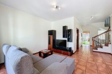Casa geminada em Água de Pena - Eddys House by Atlantic Holiday