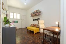 Apartamento em Rio de Janeiro - Urquiza 107 | Quarto e sala à 6 min da praia