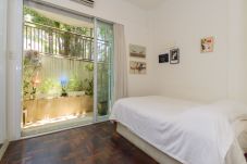 Apartamento em Rio de Janeiro - Urquiza 107 | Quarto e sala à 6 min da praia