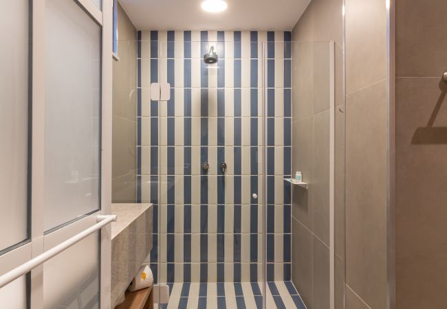 Apartamento em Rio de Janeiro - Vista para o Mar e Varanda com Banheira | Q9 Apartamento em Rio de Janeiro - Vista para o Mar e Varanda com Banheira | Q9