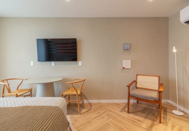 Apartamento em Rio de Janeiro - Vista para o Mar e Varanda com Banheira | Q9 Apartamento em Rio de Janeiro - Vista para o Mar e Varanda com Banheira | Q9