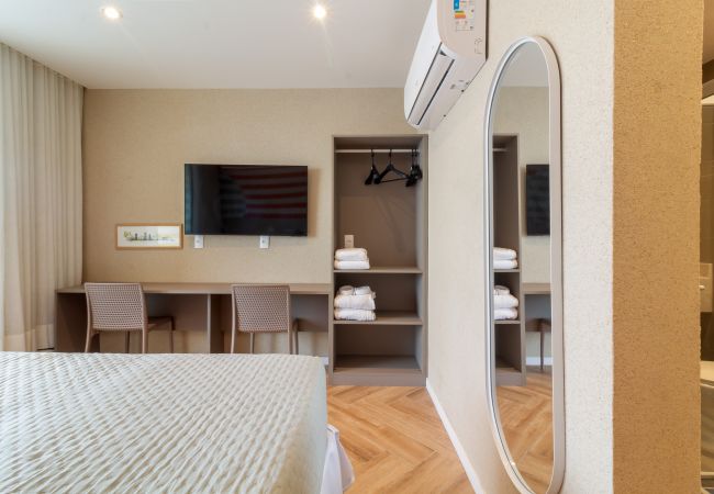 Apartamento em Rio de Janeiro - Vista para o Mar e Varanda com Banheira  | Q4 Apartamento em Rio de Janeiro - Vista para o Mar e Varanda com Banheira  | Q4