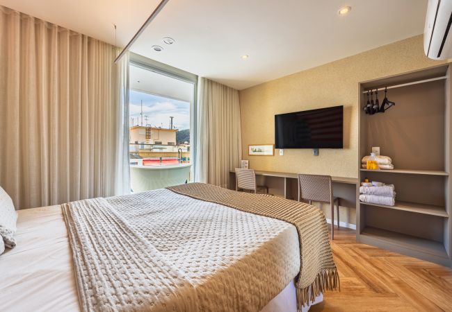 Apartamento em Rio de Janeiro - Vista para o Mar e Varanda com Banheira  | Q4 Apartamento em Rio de Janeiro - Vista para o Mar e Varanda com Banheira  | Q4