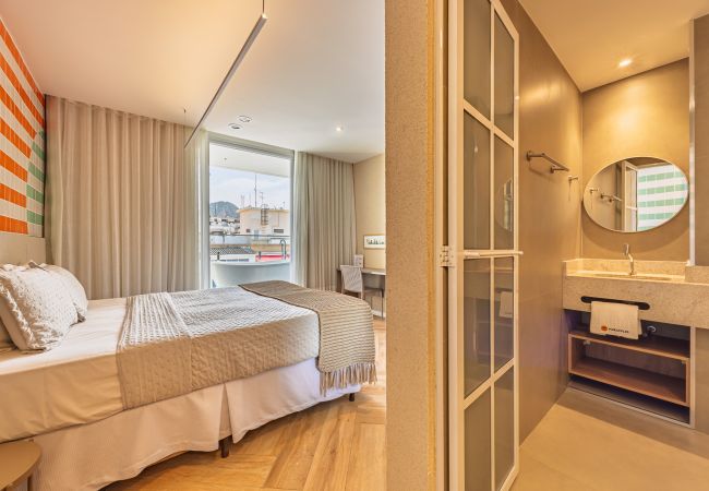 Apartamento em Rio de Janeiro - Vista para o Mar e Varanda com Banheira  | Q4 Apartamento em Rio de Janeiro - Vista para o Mar e Varanda com Banheira  | Q4