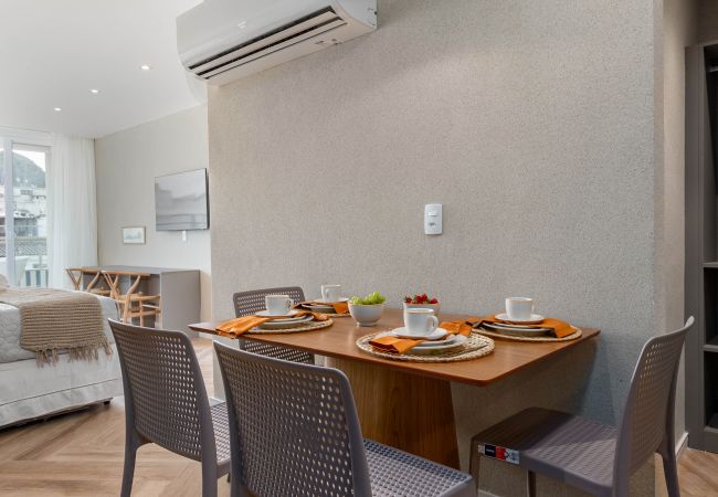 Apartamento em Rio de Janeiro - Vista para o Mar e Varanda com Banheira | Q5 Apartamento em Rio de Janeiro - Vista para o Mar e Varanda com Banheira | Q5