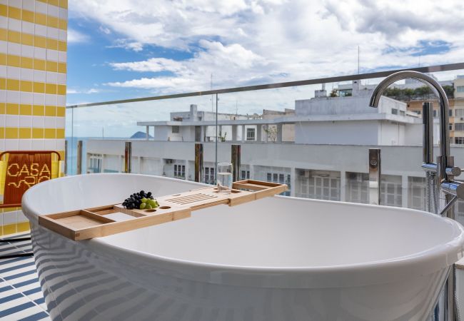Apartamento em Rio de Janeiro - Vista para o Mar e Varanda com Banheira | Q5 Apartamento em Rio de Janeiro - Vista para o Mar e Varanda com Banheira | Q5