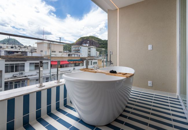 Apartamento em Rio de Janeiro - Vista para o Mar e Varanda com Banheira | Q5 Apartamento em Rio de Janeiro - Vista para o Mar e Varanda com Banheira | Q5