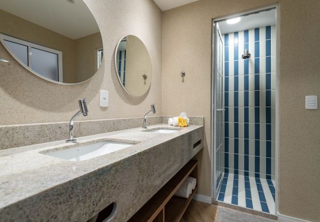 Apartamento em Rio de Janeiro - Vista para o Mar e Varanda com Banheira | Q5 Apartamento em Rio de Janeiro - Vista para o Mar e Varanda com Banheira | Q5