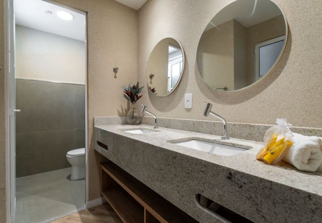 Apartamento em Rio de Janeiro - Vista para o Mar e Varanda com Banheira | Q5 Apartamento em Rio de Janeiro - Vista para o Mar e Varanda com Banheira | Q5