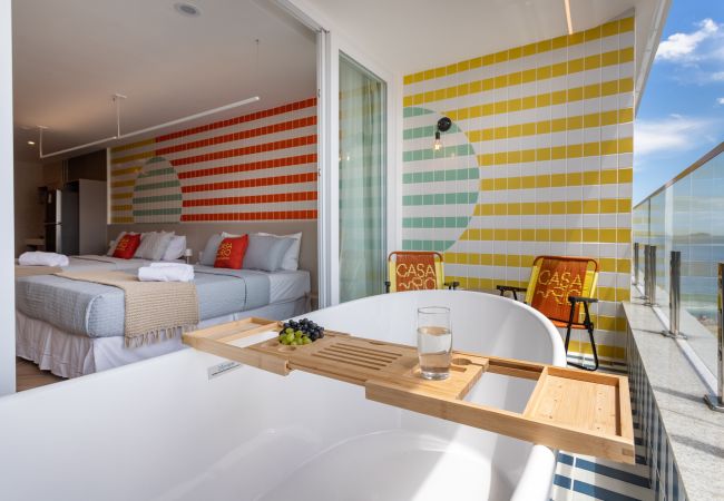 Apartamento em Rio de Janeiro - Vista para o Mar e Varanda com Banheira | Q5 Apartamento em Rio de Janeiro - Vista para o Mar e Varanda com Banheira | Q5