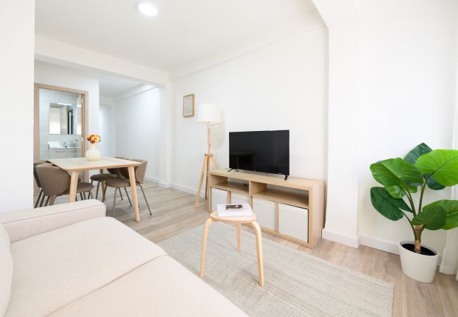 Apartamento em Madrid - Confort y Estilo en un Piso con Terraza y Cocina Equipada