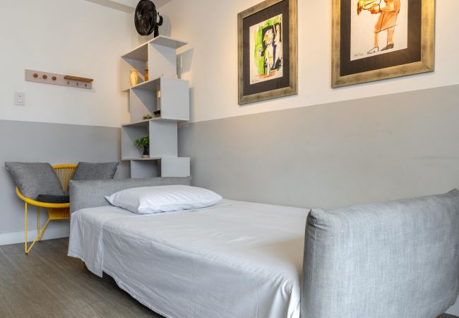 Apartamento em São Paulo - Vila Mariana, Piscina, Academia ao lado do metrô Apartamento em São Paulo - Vila Mariana, Piscina, Academia ao lado do metrô