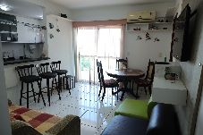 Apartamento em Cabo Frio - Loft c varanda e localização ideal à 650m da praia