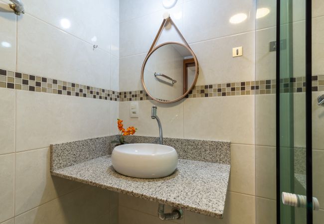 Apartamento em Rio de Janeiro - Acolhedor em Copacabana a 7 minutos da praia | FM211 Apartamento em Rio de Janeiro - Acolhedor em Copacabana a 7 minutos da praia | FM211