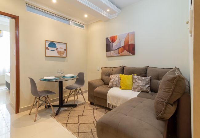 Apartamento em Rio de Janeiro - Acolhedor em Copacabana a 7 minutos da praia | FM211 Apartamento em Rio de Janeiro - Acolhedor em Copacabana a 7 minutos da praia | FM211