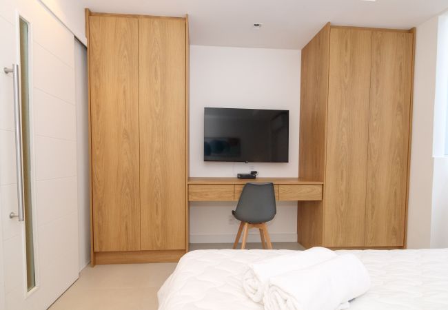 Apartamento em Rio de Janeiro - Urquiza 316| Quarto e sala no Leblon Apartamento em Rio de Janeiro - Urquiza 316| Quarto e sala no Leblon