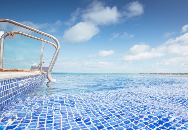Apartamento em João Pessoa - Apto c ótima localização à 120m da praia de Tambaú Apartamento em João Pessoa - Apto c ótima localização à 120m da praia de Tambaú