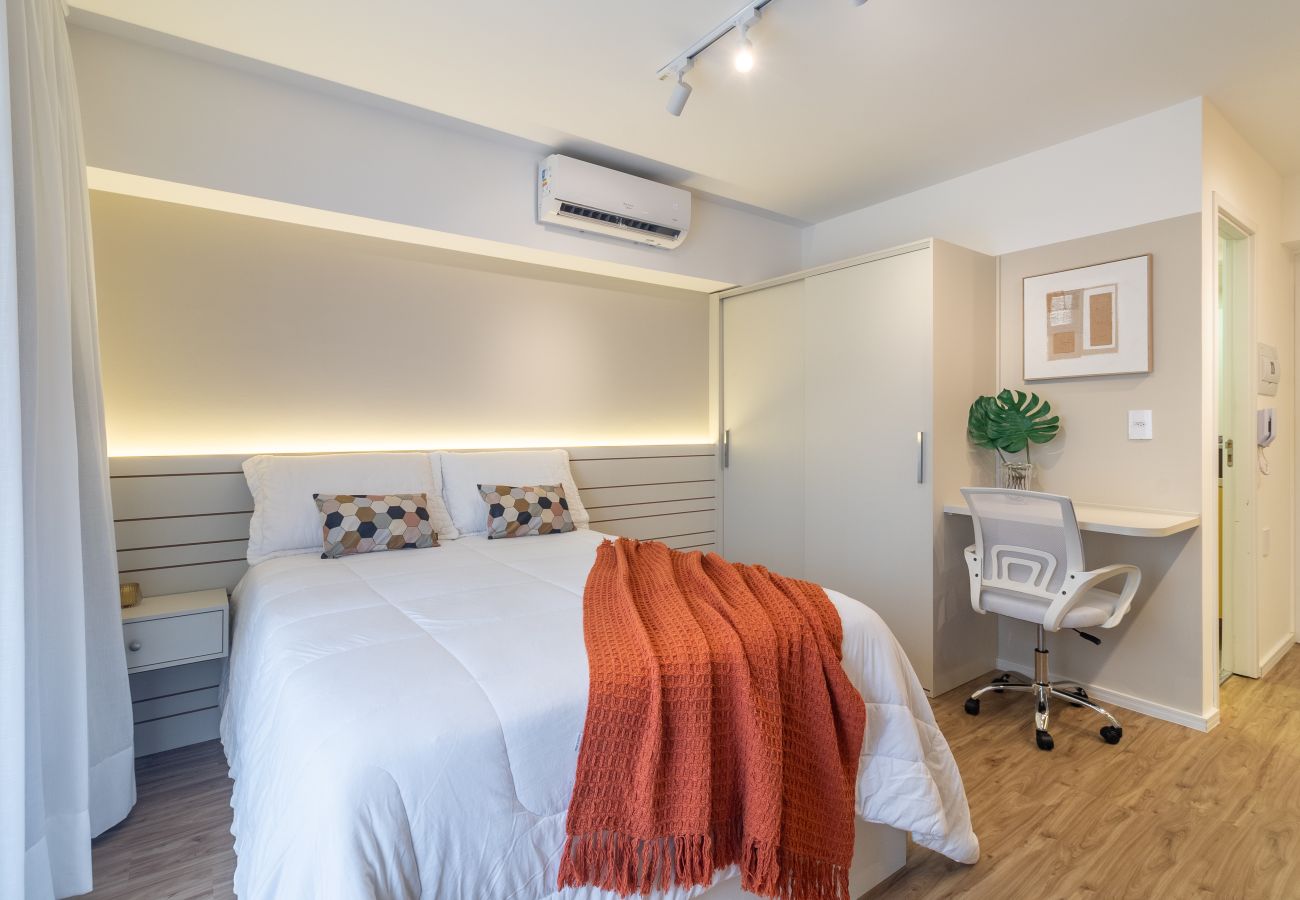 Estúdio em São Paulo - Studio Completo em Perdizes: PUC a um Passo, com Piscina e Fitness