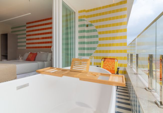 Apartamento em Rio de Janeiro - Vista para o Mar e Varanda com Banheira | Q2 Apartamento em Rio de Janeiro - Vista para o Mar e Varanda com Banheira | Q2